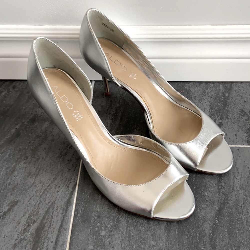 🌸Gorgeous Aldo silver high heels